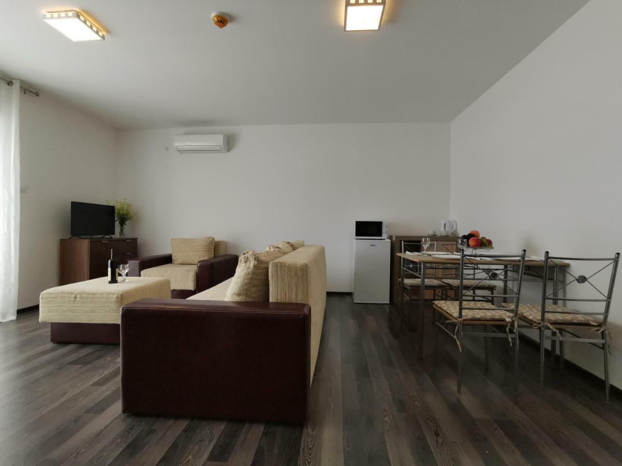 Apartments Apple Cat Montenegro Ko ビエラ エクステリア 写真